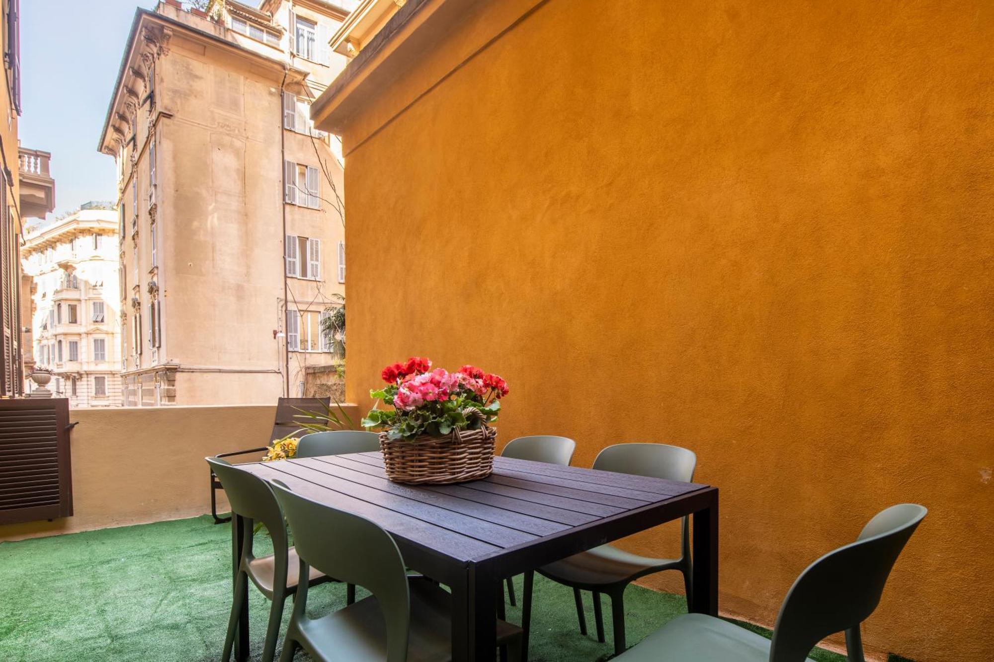 227 - Largo Zecca Luxury Apartment - Nel Cuore Del Centro Di Genova Luaran gambar